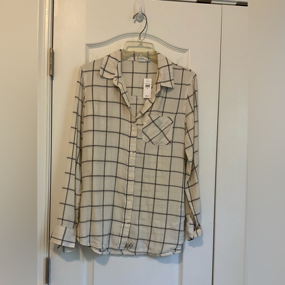 Gap White and Black Plaid Button-Up Shirt — Size Small